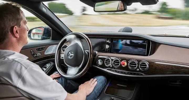 Guida autonoma: la California dice sì ai test su strada pubblica