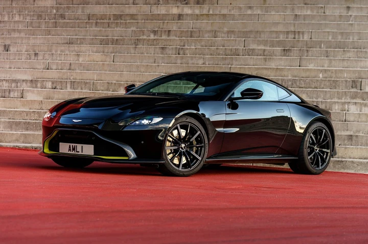 Aston Martin V8 Vantage 2018, gli allestimenti: immagini ufficiali