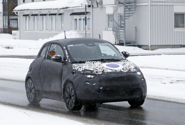 Nuova Fiat 500e: foto spia