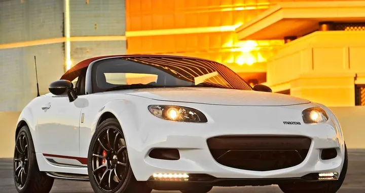 Mazda MX-5 Spyder: scoperta essenziale