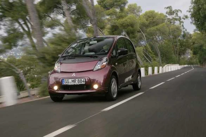 Mitsubishi i-MiEV: arrivano le versioni M e G