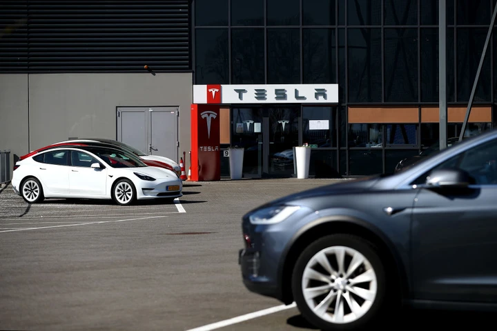 Tesla sbanda nel mercato europeo, -45% a gennaio: cause della crisi