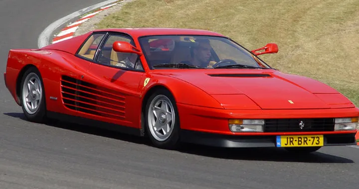 Due Ferrari Testarossa all'asta il prossimo 23 maggio