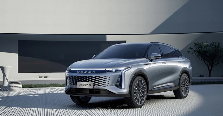 Omoda 9, il SUV ibrido plug-in da 1.300 km di autonomia