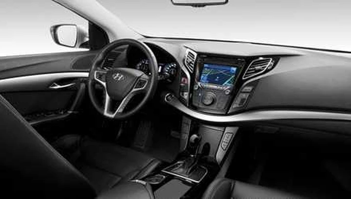 Hyundai i40: la prima foto degli interni