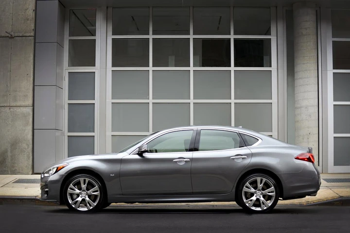 Infiniti Q70: il debutto al Salone di Parigi
