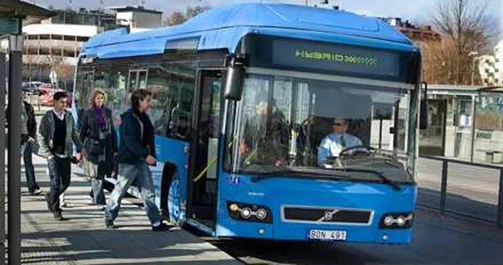 Volvo testa l’autobus ibrido: in produzione nel 2010