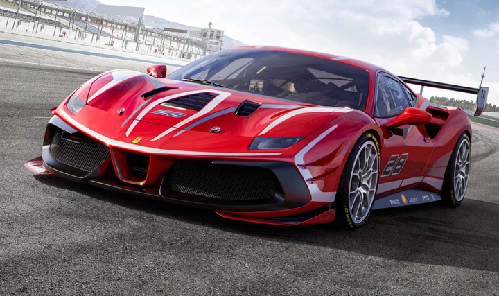 Ferrari Challenge EVO, la Rossa da competizione calza pneumatici Pirelli P Zero