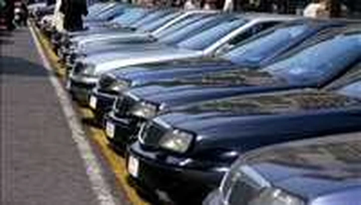 Auto blu in calo del 10% sul 2010