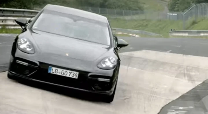 La Porsche Panamera batte il nuovo record del Nurburgring, il video