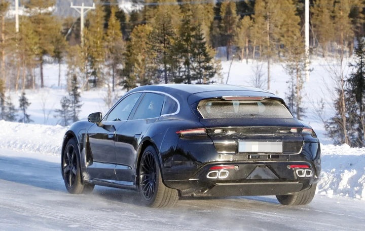 Porsche Taycan Sport Turismo: le foto spia