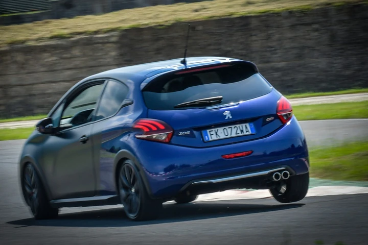 Peugeot 208 GTI by Peugeot Sport: la prova su strada
