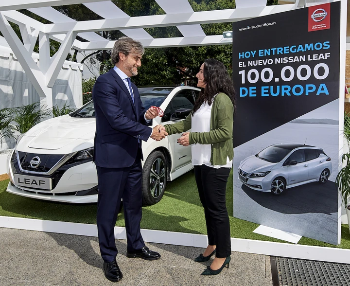 Nissan taglia il traguardo delle 100.000 Leaf consegnate