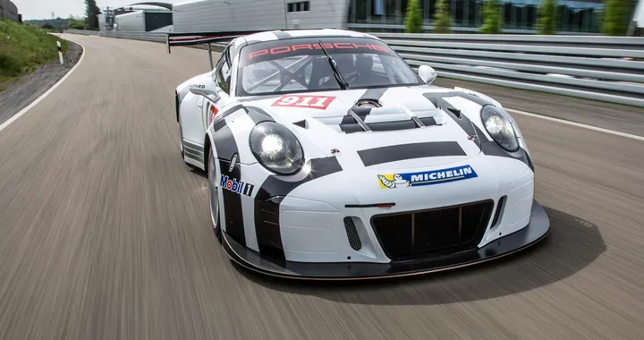 Porsche 911 GT3 R: un bolide da 429.000 euro