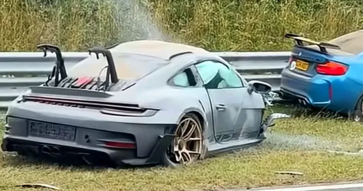 Incidente al Nürburgring: fiamme e polemiche in pista per scontro fra Porsche 911 GT3 RS e BMW M2
