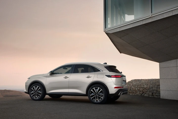 DS 7: arriva il restyling dell'ammiraglia SUV