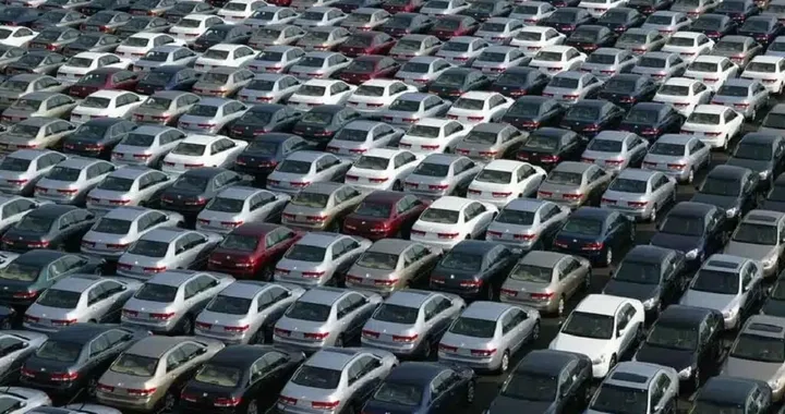 Boom dell’usato auto in Italia: 1,9 milioni di trasferimenti nei primi 4 mesi del 2025