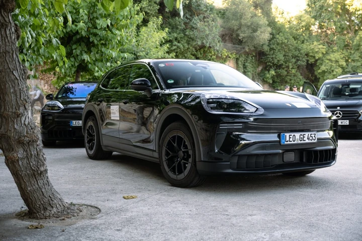 Nuova Porsche Cayenne EV: 113 kWh di potenza e ricarica a 400 kW