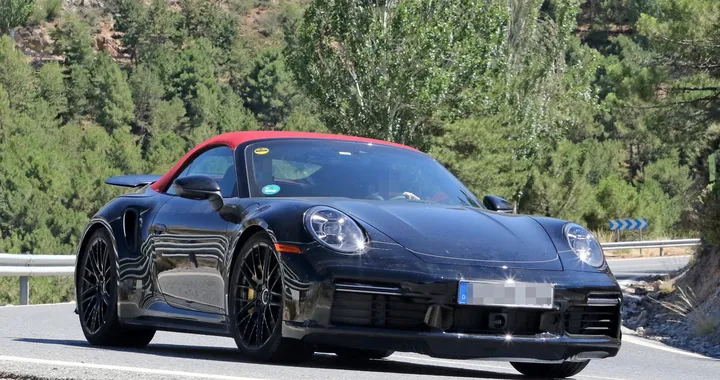 Porsche 911 Turbo Cabrio 2020: le foto spia