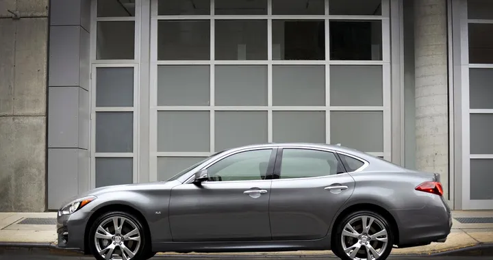 Infiniti Q70: il debutto al Salone di Parigi