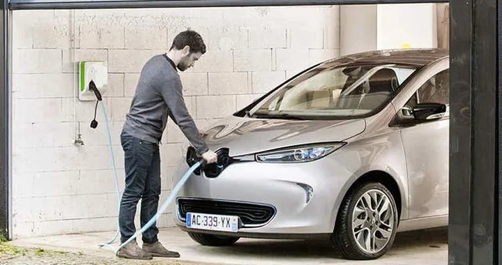 Europa, mercato auto: ibride ed elettriche in costante aumento