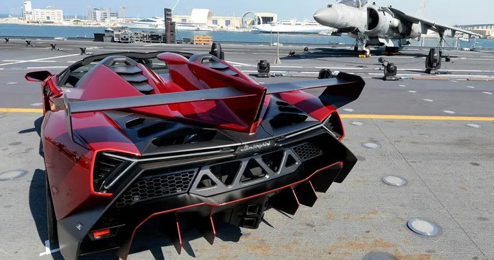 Lamborghini Veneno Roadster: debutta ad Abu Dhabi