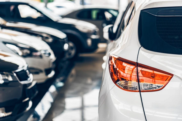 Mercato auto italiano in calo: UNRAE lancia l'allarme