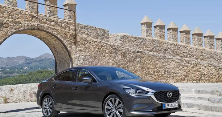 Nuova Mazda6 2018: prezzi da 32.800 euro per l'ammiraglia nipponica