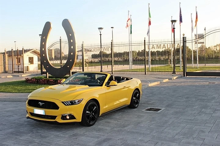 Ford Mustang: perché è la sportiva più venduta al mondo
