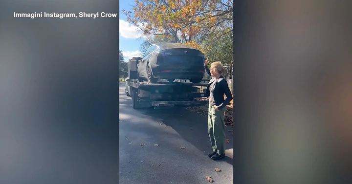 Sheryl Crow dice addio a Tesla: un gesto simbolico contro Elon Musk [VIDEO]