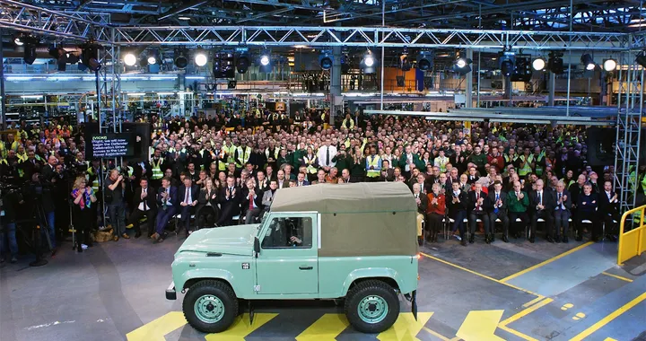 Land Rover Defender: prodotto l’ultimo esemplare
