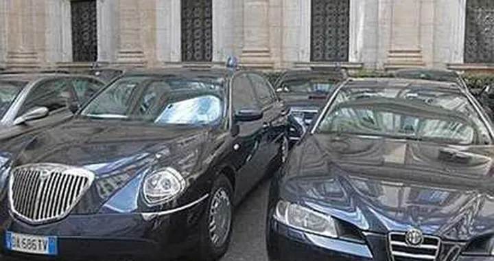 Rinunciare alle auto blu. C'è chi l'ha già fatto