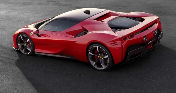 Ferrari SF90 Stradale: ecco la supercoupé ibrida plug-in da 1.000 CV