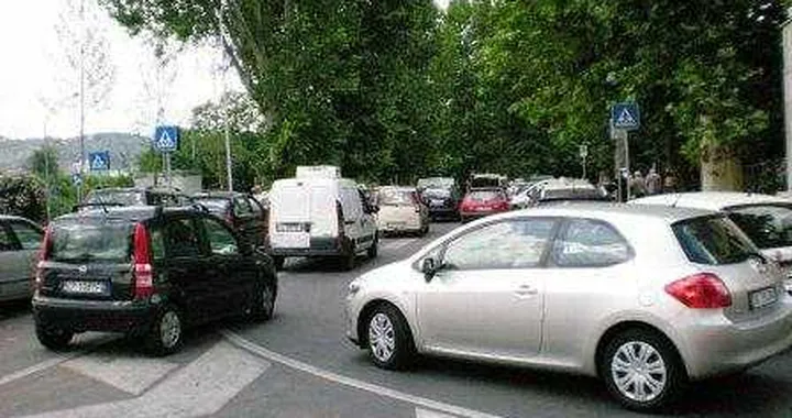 Macché crisi! L'85% degli italiani usa l'auto