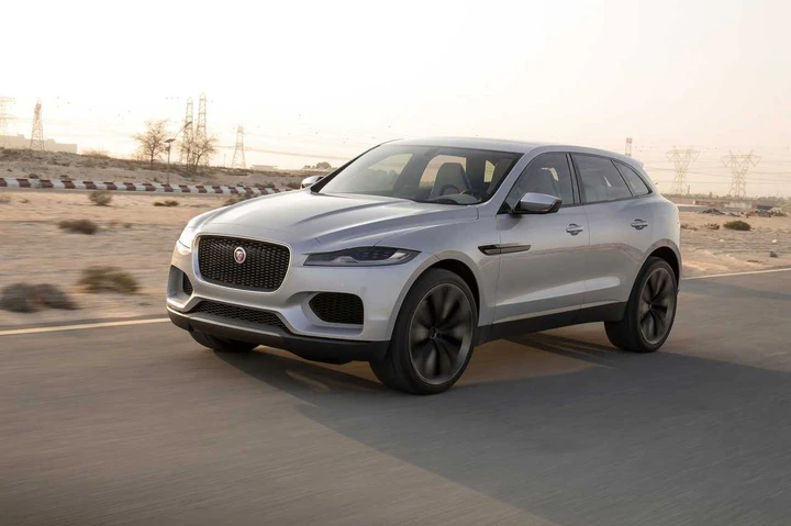 Jaguar C-X17 Crossover: nuove immagini ufficiali da Dubai 2013