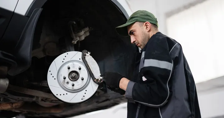 Le pastiglie dei freni inquinano l'aria più dei motori diesel: lo studio