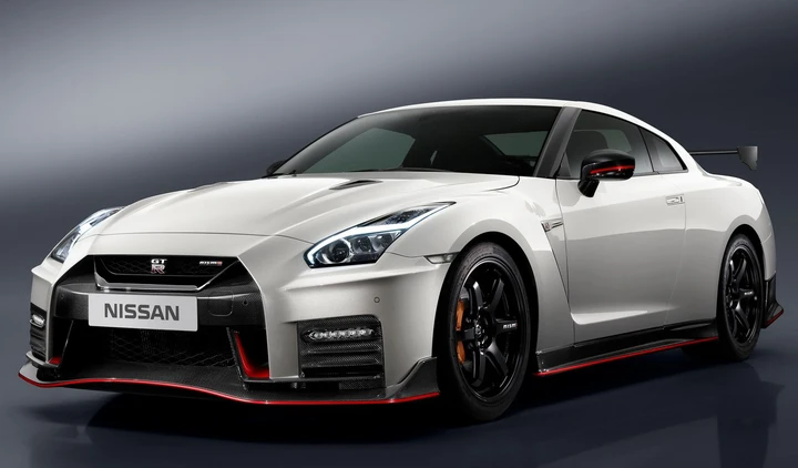 Nissan GT-R Nismo 2016, la supercar raggiunge i 600 CV