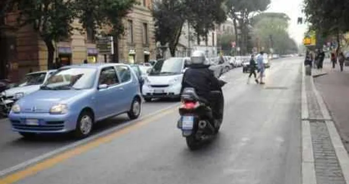 Roma: moto sulle corsie preferenziali, parte la sperimentazione