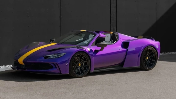 Novitec The Joker, la Ferrari 296 GTS si trasforma in un'auto da cattivo
