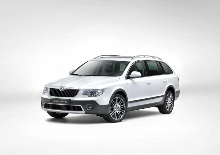 Skoda Superb Combi: arriva il pacchetto Outdoor