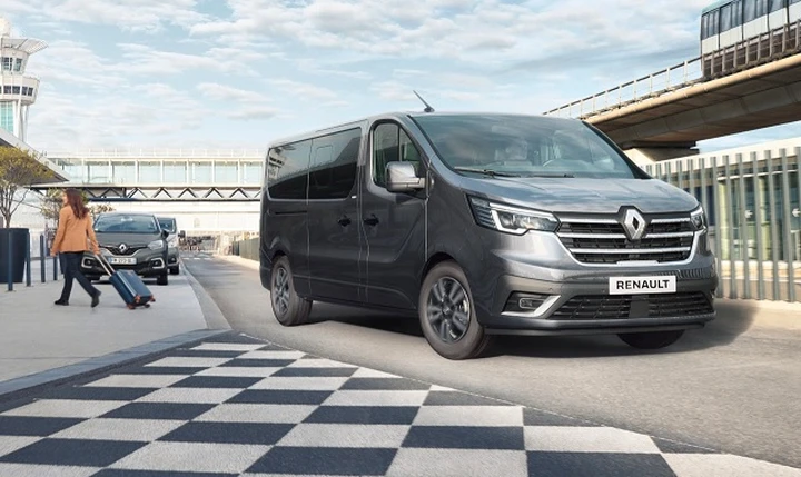 Renault Trafic Passenger e SpaceClass 9 posti 2021: motori e novità