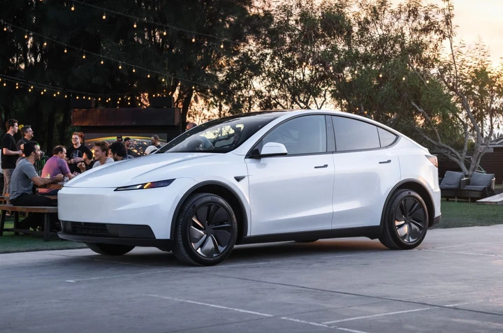 Con 28.990 euro puoi guidare una Tesla: ecco la nuova Model Y Standard