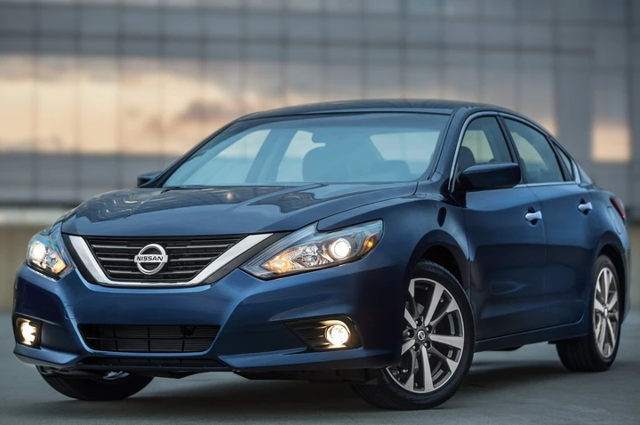 Nissan Altima SR: le immagini ufficiali