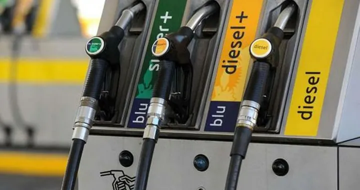 Carburanti, allarme consumatori su rincari diesel e ribassi benzina