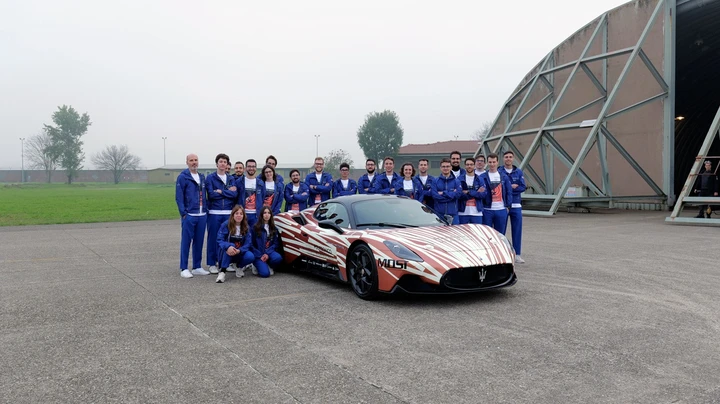 Maserati MC20: record mondiale di velocità con l'AI e Bridgestone