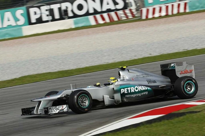 F1, GP di Cina: vince la Mercedes di Rosberg
