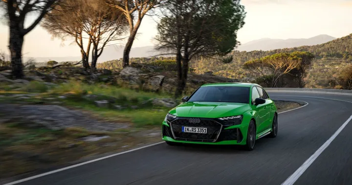 Nuova Audi RS3: motore 5 cilindri da 400 CV e tanta tecnologia