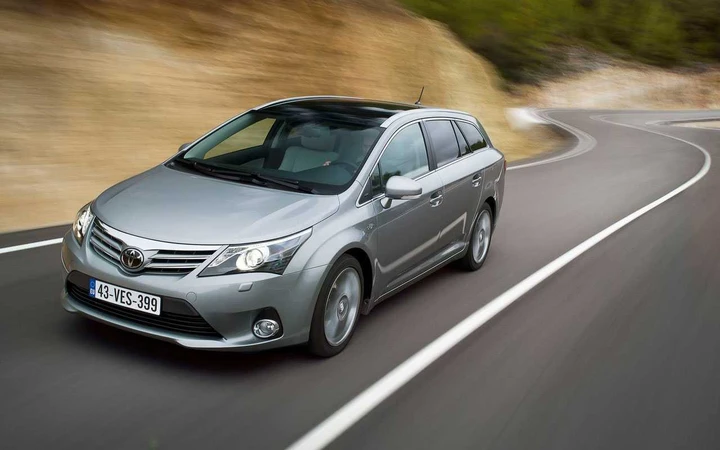 Toyota Avensis 2012: nuove immagini