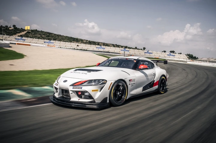 Toyota GR Supra GT4: immagini ufficiali