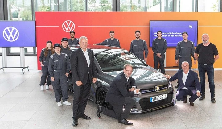 Volkswagen Golf GTE HyRacer: immagine corsaiola per l’ibrida di Wolfsburg